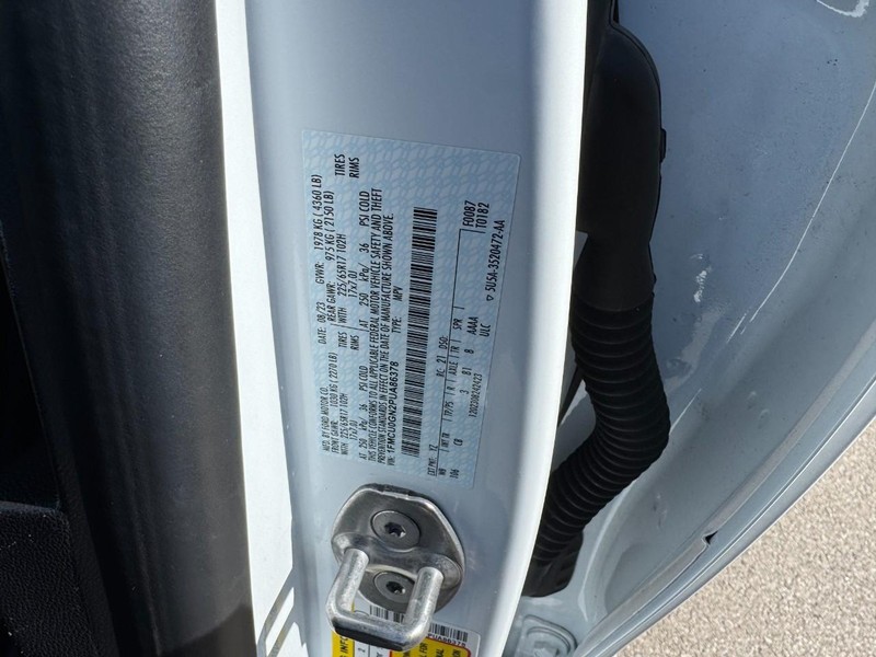 Ford Escape Vehicle Full-screen Gallery Image 28
