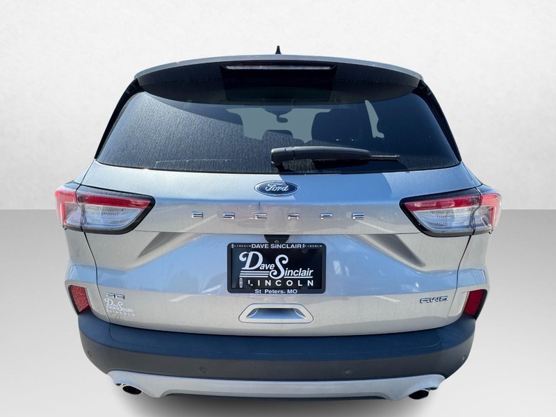 Ford Escape Vehicle Full-screen Gallery Image 06