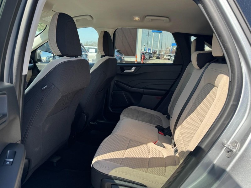 Ford Escape Vehicle Full-screen Gallery Image 12