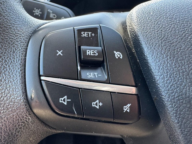 Ford Escape Vehicle Full-screen Gallery Image 18