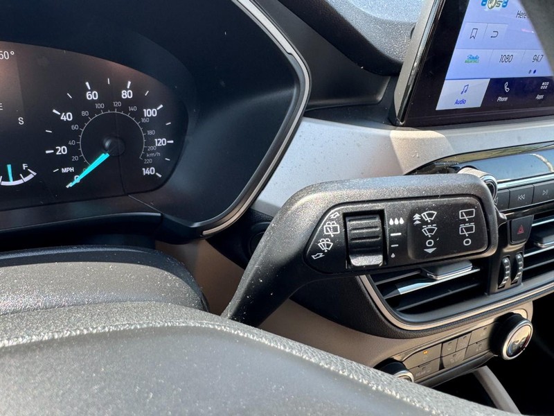 Ford Escape Vehicle Full-screen Gallery Image 21