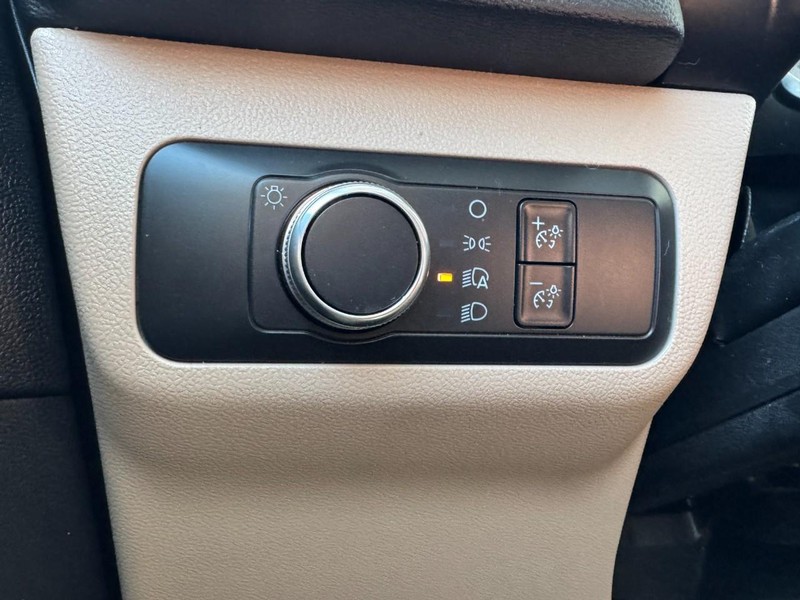 Ford Escape Vehicle Full-screen Gallery Image 22