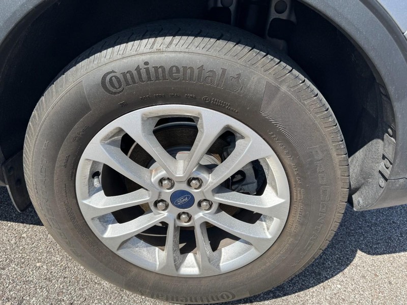 Ford Escape Vehicle Full-screen Gallery Image 27