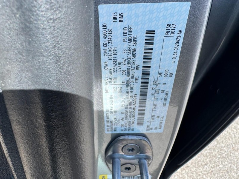 Ford Escape Vehicle Full-screen Gallery Image 28