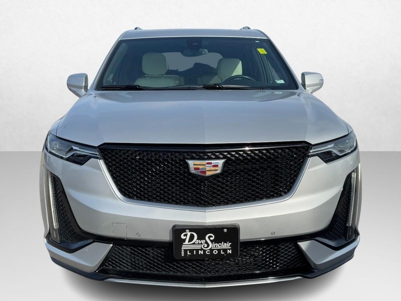 Cadillac XT6 Vehicle Full-screen Gallery Image 02