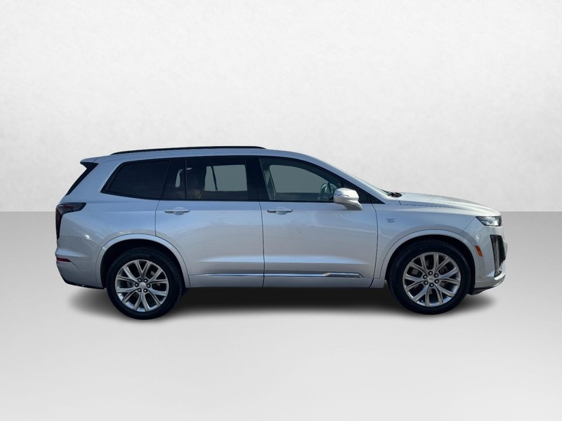Cadillac XT6 Vehicle Full-screen Gallery Image 04