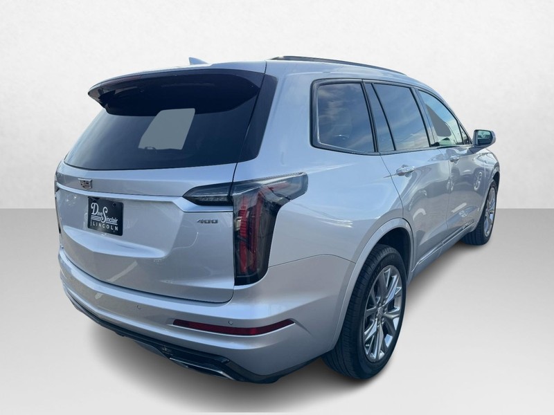 Cadillac XT6 Vehicle Full-screen Gallery Image 05