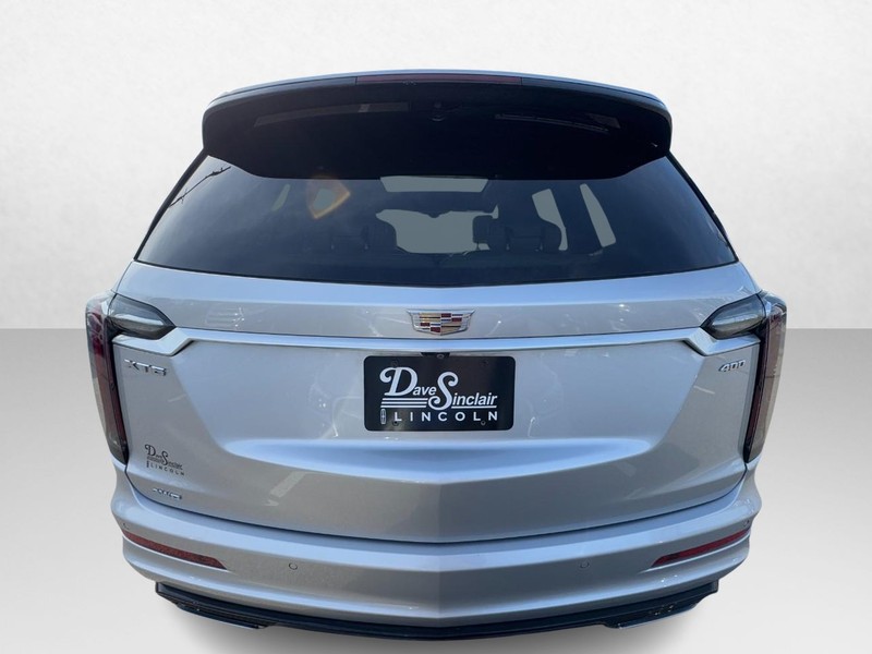 Cadillac XT6 Vehicle Full-screen Gallery Image 06