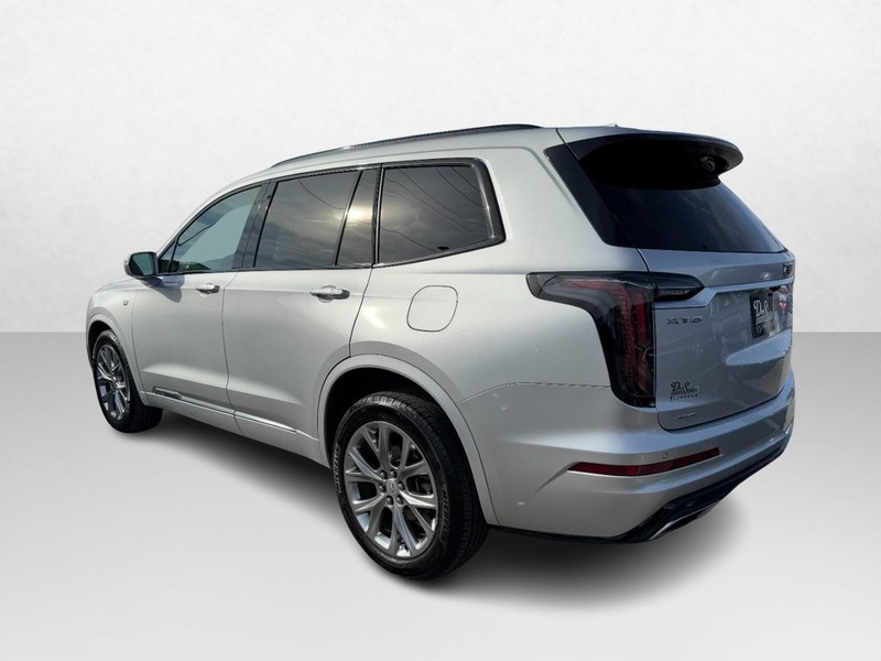 Cadillac XT6 Vehicle Full-screen Gallery Image 07