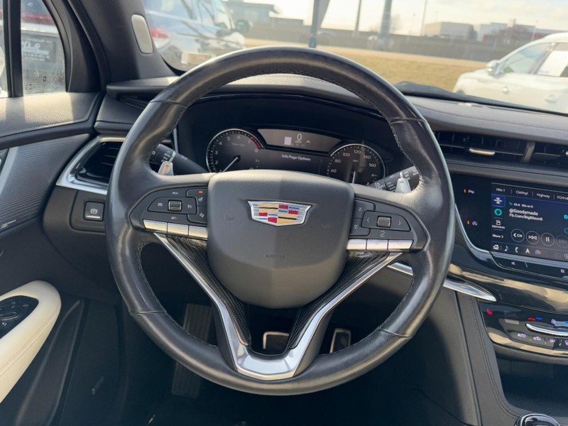 Cadillac XT6 Vehicle Full-screen Gallery Image 10