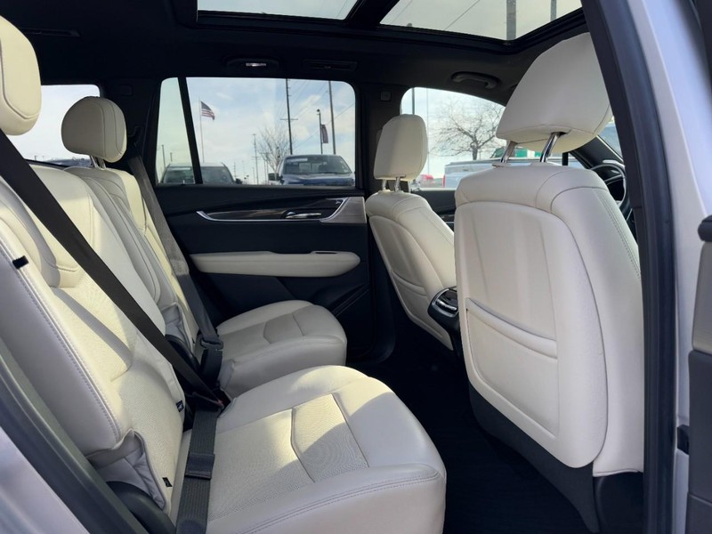 Cadillac XT6 Vehicle Full-screen Gallery Image 13