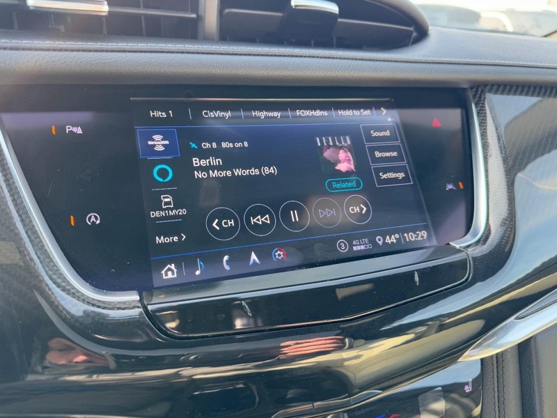 Cadillac XT6 Vehicle Full-screen Gallery Image 16