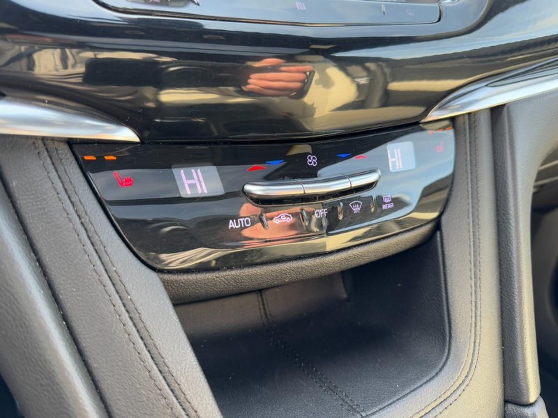 Cadillac XT6 Vehicle Full-screen Gallery Image 17