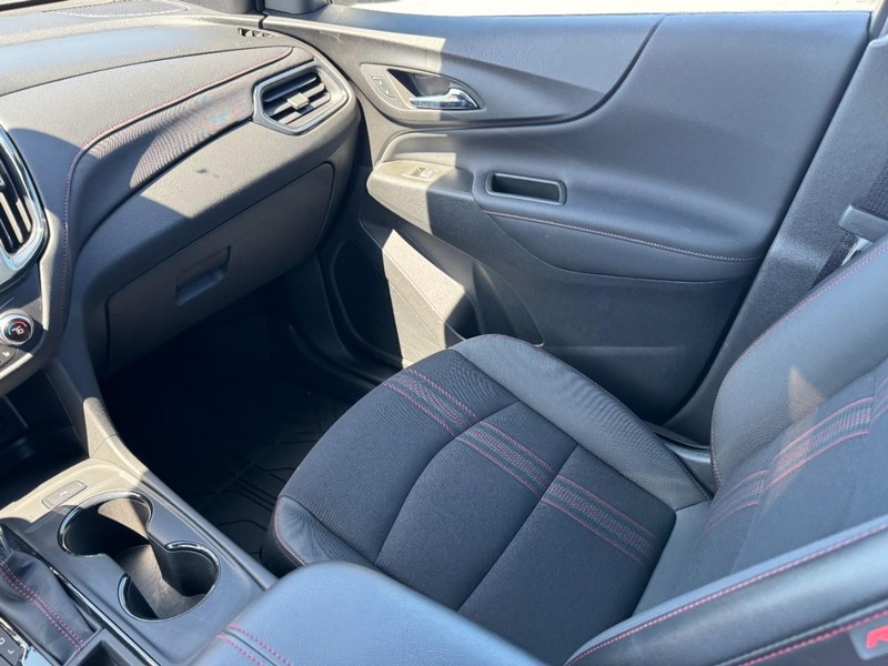 Chevrolet Equinox Vehicle Full-screen Gallery Image 11