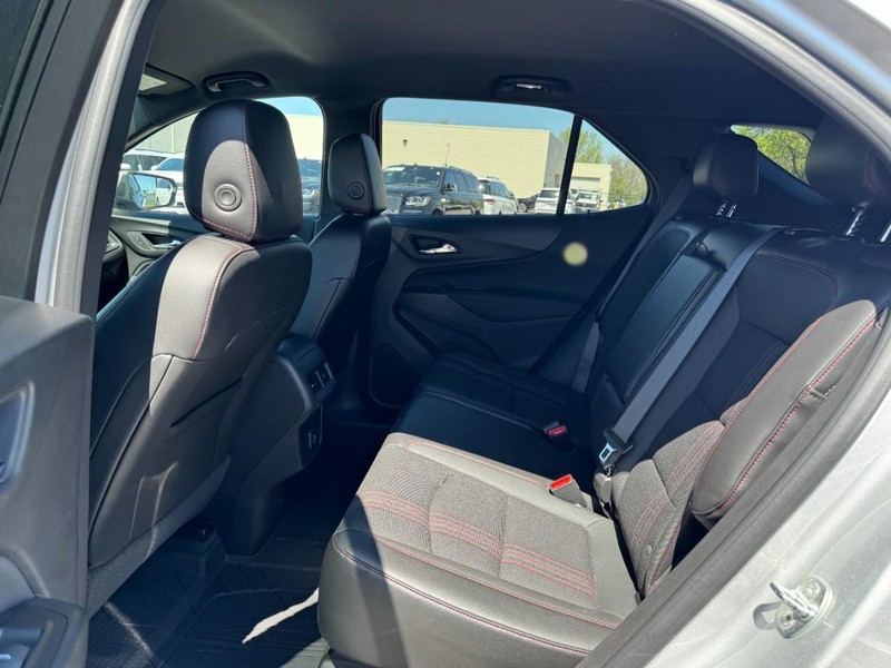 Chevrolet Equinox Vehicle Full-screen Gallery Image 12