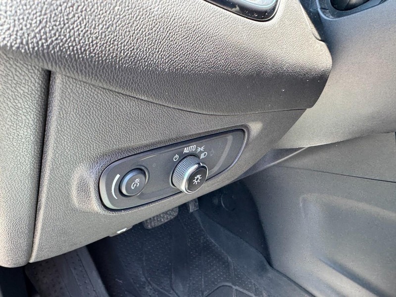 Chevrolet Equinox Vehicle Full-screen Gallery Image 14