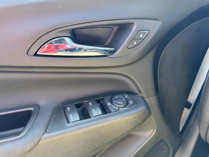 Chevrolet Equinox Vehicle Full-screen Gallery Image 25