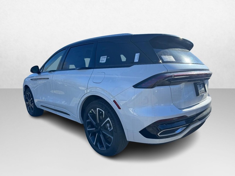 Lincoln Nautilus Vehicle Full-screen Gallery Image 07
