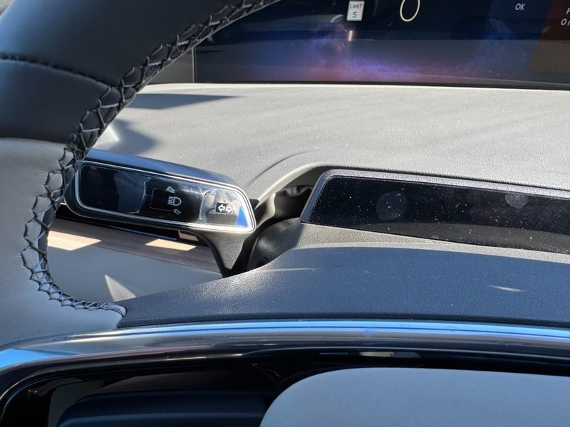 Lincoln Nautilus Vehicle Full-screen Gallery Image 20