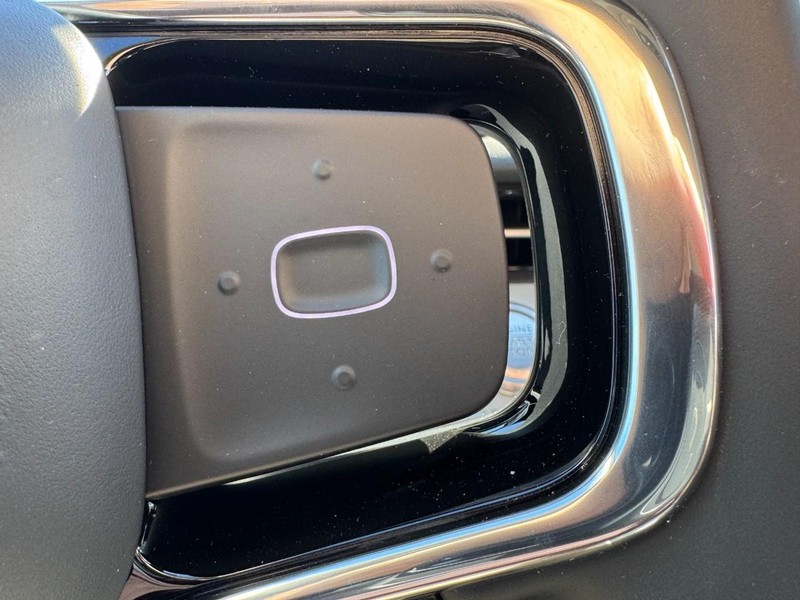 Lincoln Nautilus Vehicle Full-screen Gallery Image 19