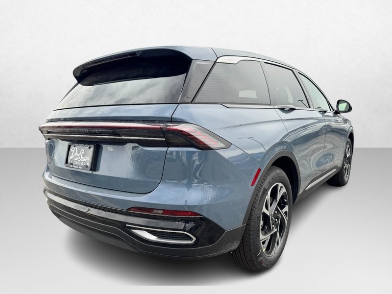 Lincoln Nautilus Vehicle Full-screen Gallery Image 05