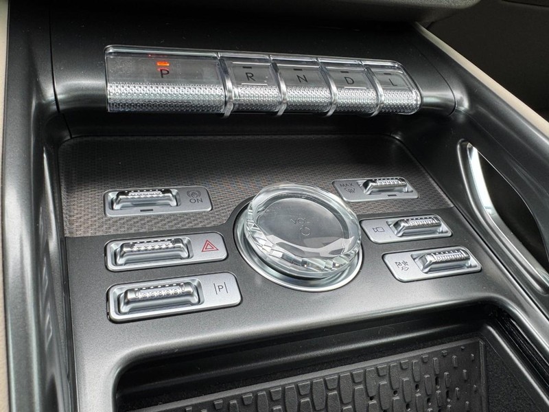 Lincoln Nautilus Vehicle Full-screen Gallery Image 17