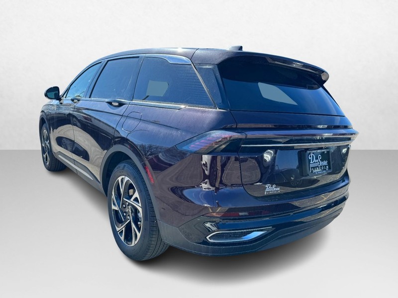 Lincoln Nautilus Vehicle Full-screen Gallery Image 07