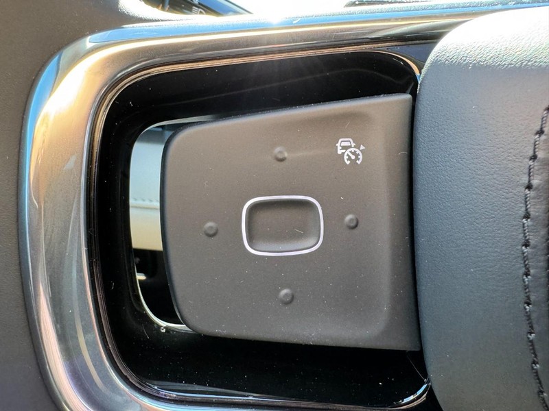 Lincoln Nautilus Vehicle Full-screen Gallery Image 18
