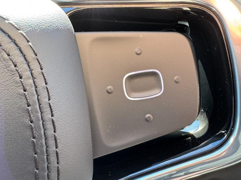 Lincoln Nautilus Vehicle Full-screen Gallery Image 19