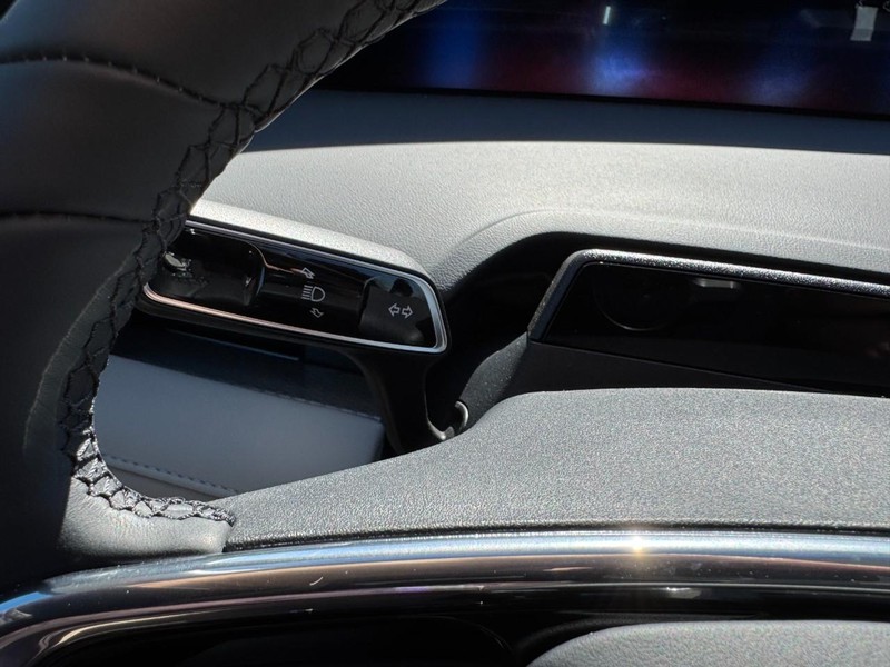 Lincoln Nautilus Vehicle Full-screen Gallery Image 20