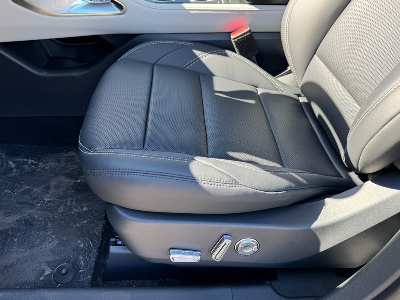Lincoln Nautilus Vehicle Full-screen Gallery Image 26