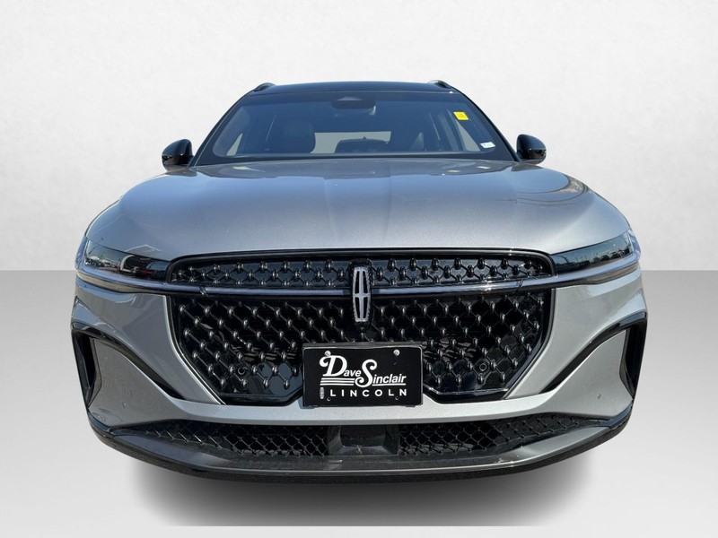 Lincoln Nautilus Vehicle Full-screen Gallery Image 02