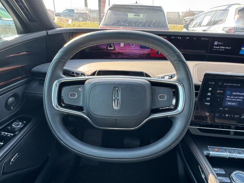 Lincoln Nautilus Vehicle Full-screen Gallery Image 10