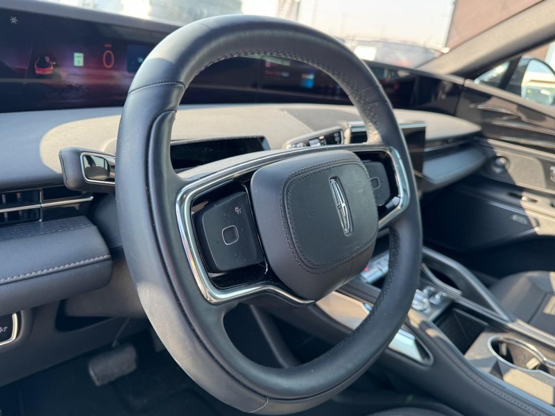 Lincoln Nautilus Vehicle Full-screen Gallery Image 15
