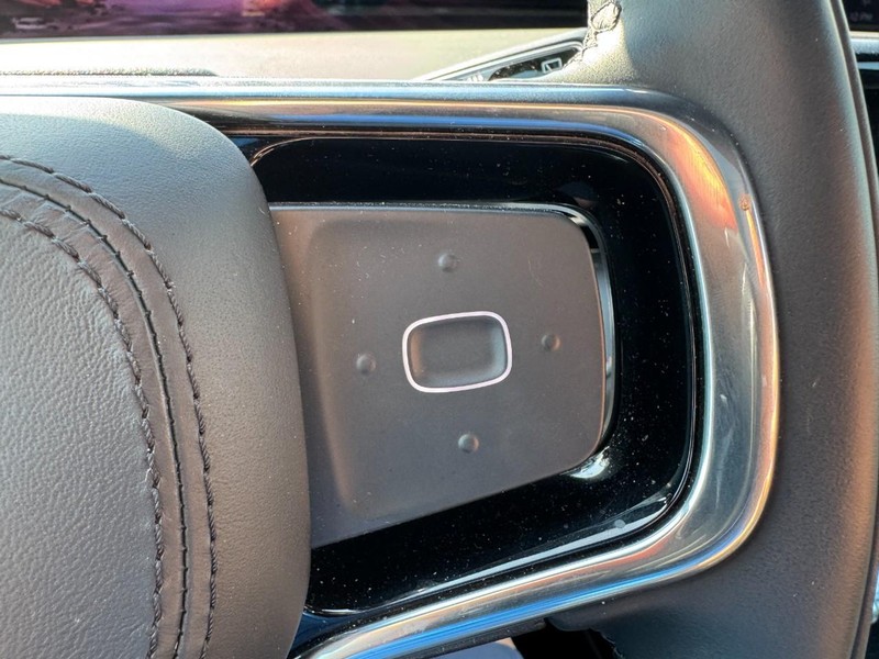 Lincoln Nautilus Vehicle Full-screen Gallery Image 19