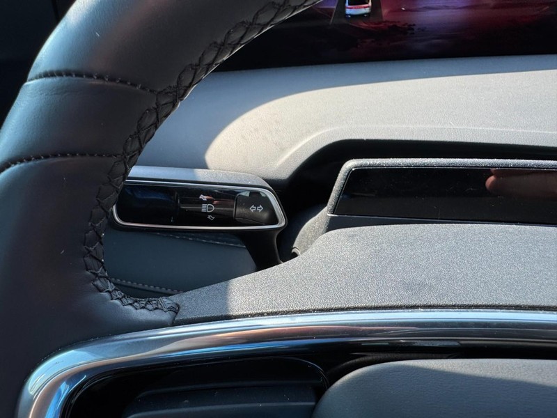 Lincoln Nautilus Vehicle Full-screen Gallery Image 20