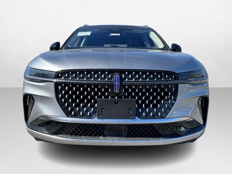 Lincoln Nautilus Vehicle Full-screen Gallery Image 02