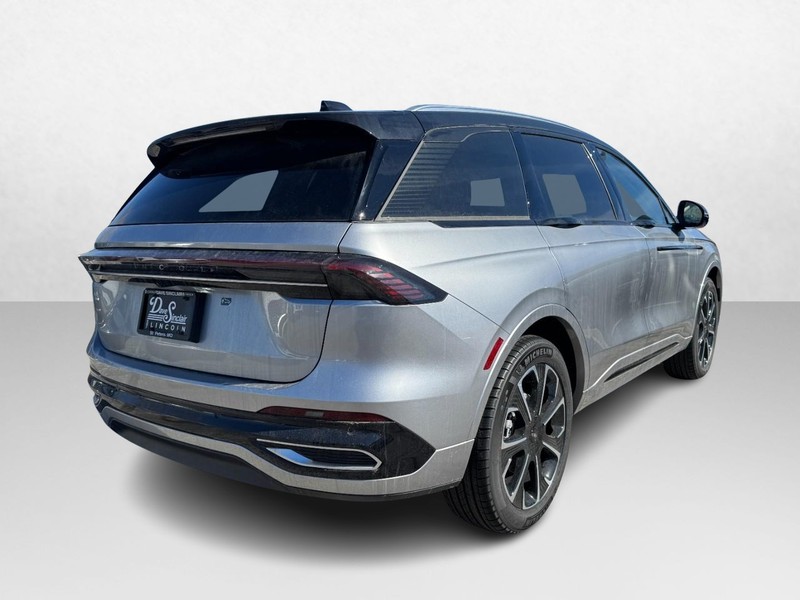 Lincoln Nautilus Vehicle Full-screen Gallery Image 05