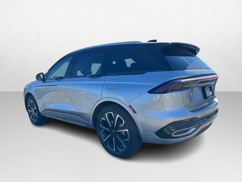 Lincoln Nautilus Vehicle Full-screen Gallery Image 07