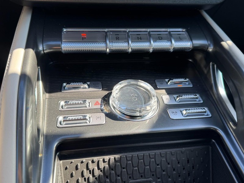 Lincoln Nautilus Vehicle Full-screen Gallery Image 17