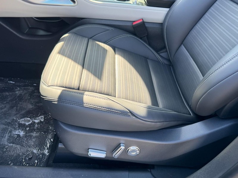 Lincoln Nautilus Vehicle Full-screen Gallery Image 26