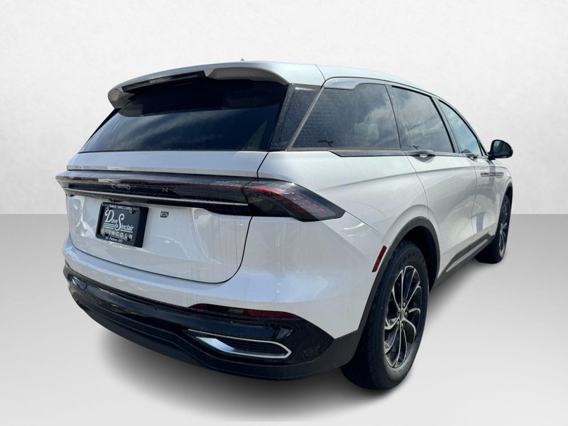 Lincoln Nautilus Vehicle Full-screen Gallery Image 05