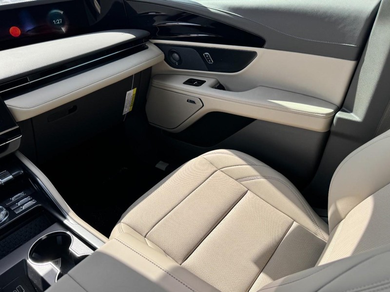 Lincoln Nautilus Vehicle Full-screen Gallery Image 11