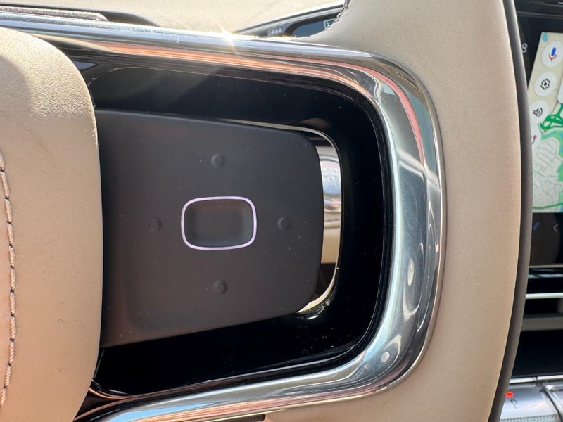 Lincoln Nautilus Vehicle Full-screen Gallery Image 19