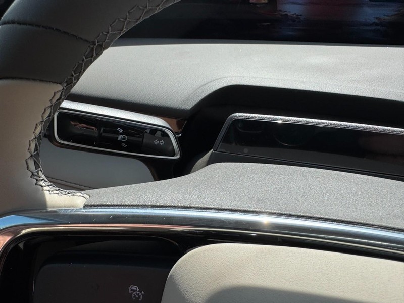 Lincoln Nautilus Vehicle Full-screen Gallery Image 20
