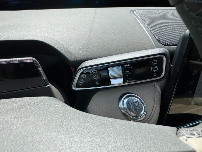 Lincoln Nautilus Vehicle Full-screen Gallery Image 21