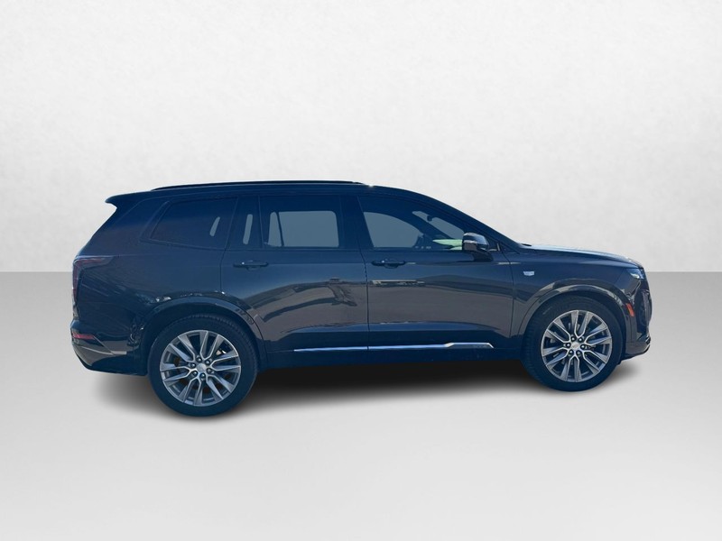 Cadillac XT6 Vehicle Full-screen Gallery Image 04