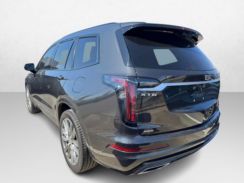 Cadillac XT6 Vehicle Full-screen Gallery Image 07