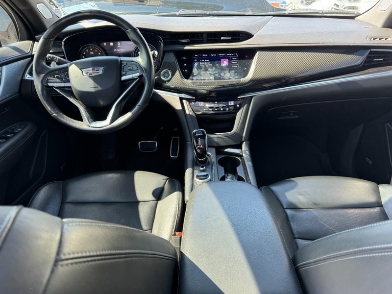 Cadillac XT6 Vehicle Full-screen Gallery Image 09