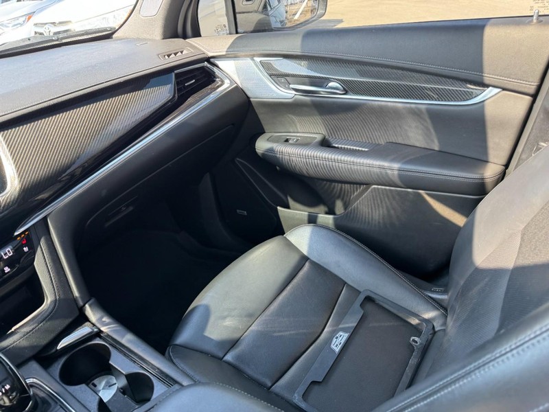 Cadillac XT6 Vehicle Full-screen Gallery Image 11